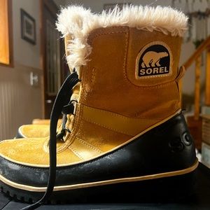Women’s Sorel Winter Snow Boots size 10. True to size!